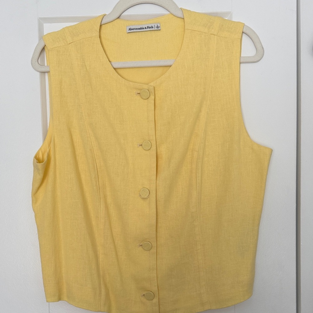 Abercrombie & Fitch Pale Yellow Sleeveless Button-Front Top